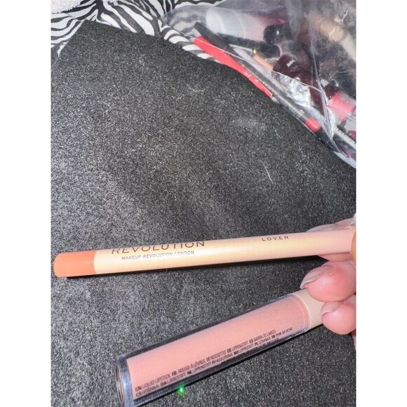 Makeup Revolution Lip Contour Kit Lover Gloss & Liner Set color lover - Picture 7 of 11